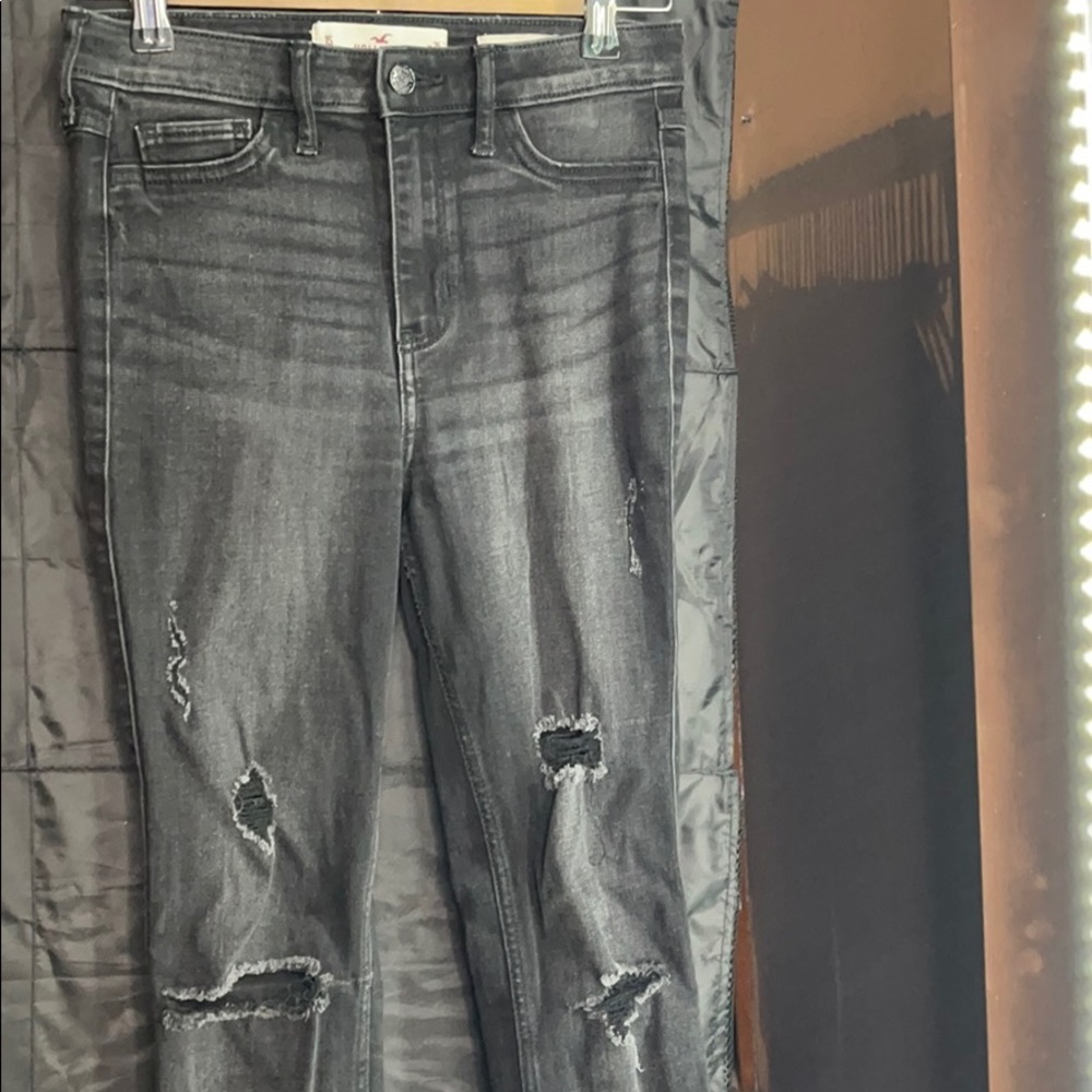 Black ripped skinny jeans